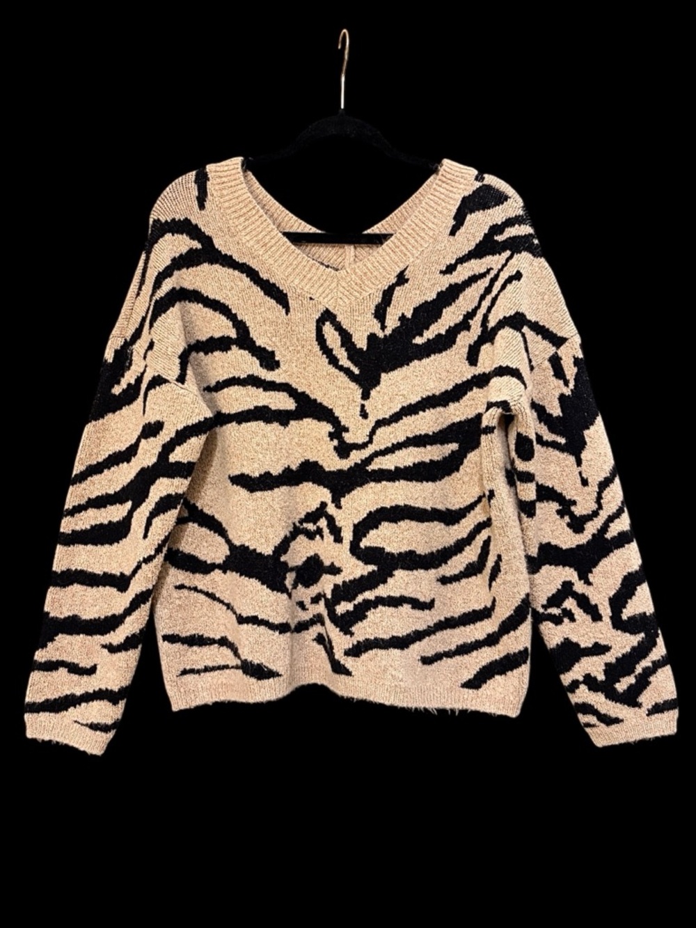Blue B V Neck Animal Print Sweater Size L